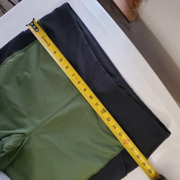 Lularoe Rise Fearless Crop Fitness Leggings Black and Olive Green 2X Pockets - Picture 6 of 10